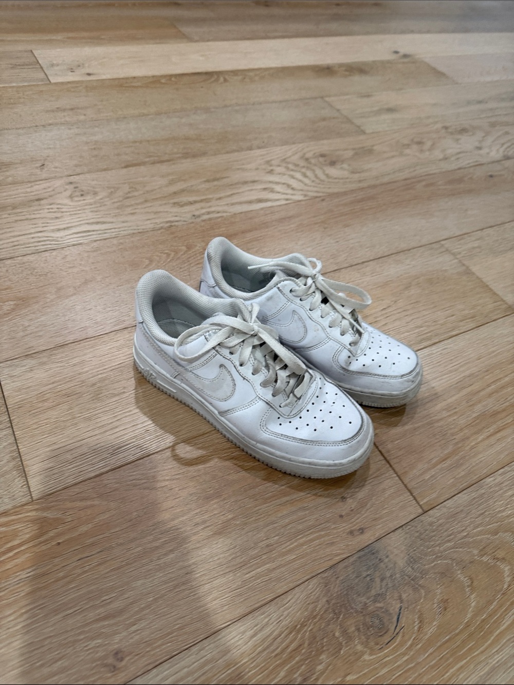 Women’s Nike Air Force Ones white size 6